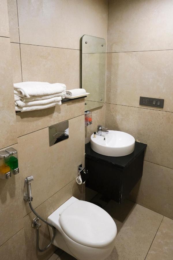 The Wallflower Hotel Kota  Ngoại thất bức ảnh